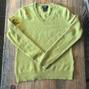 Lord & Taylor Chartreuse Cashmere Sweater size M